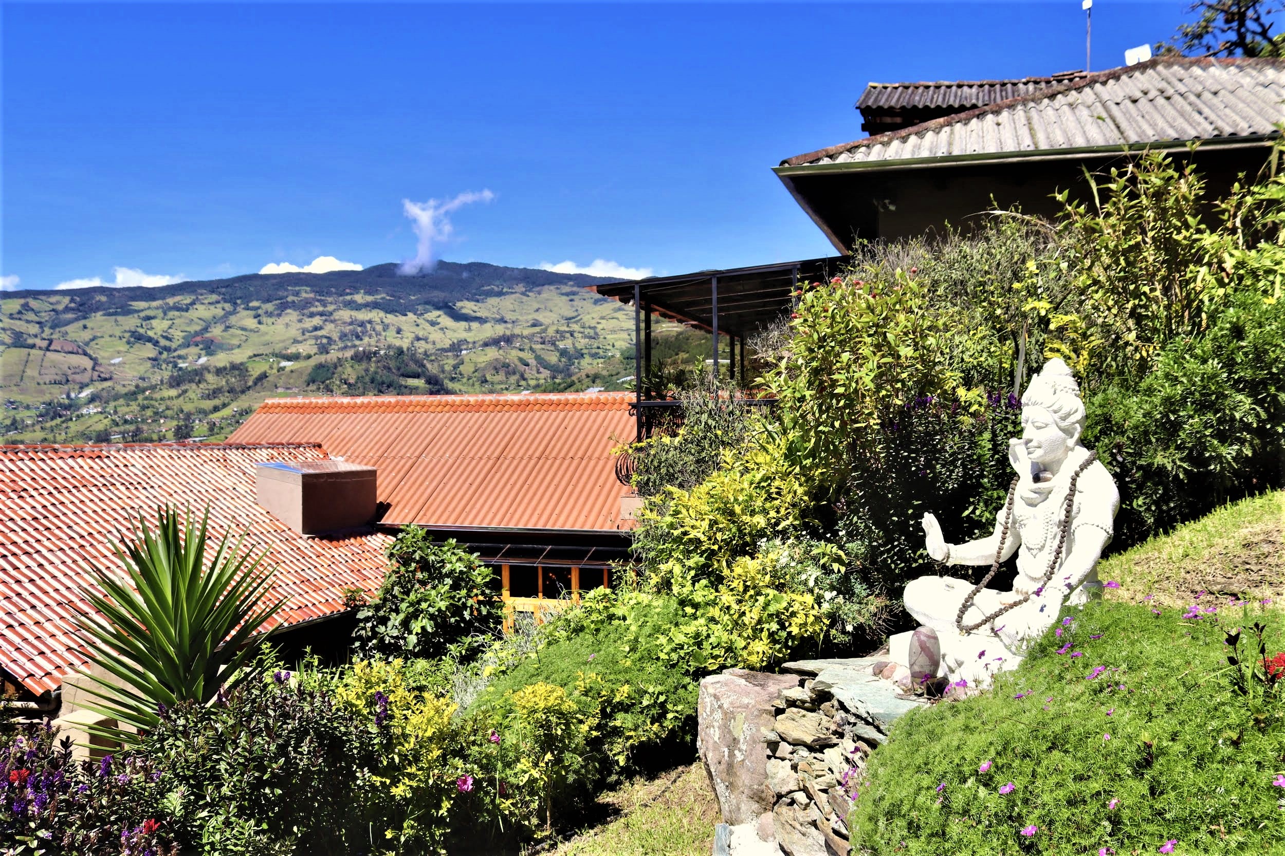 Twelve Hummingbirds Andes Retreats