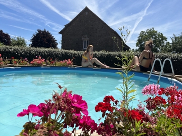 4 day Womens creatvity and yoga retreat France June