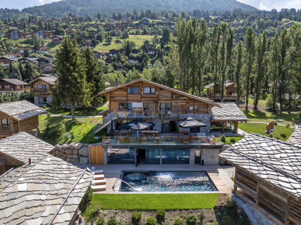 Mad Retreat Hotel