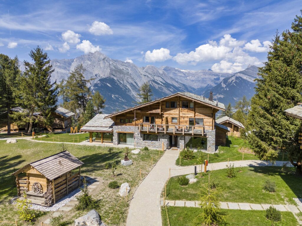 Mad Retreat Hotel 3