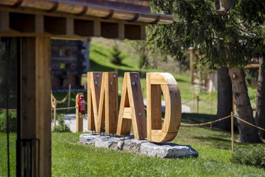 Mad Retreat Hotel 4