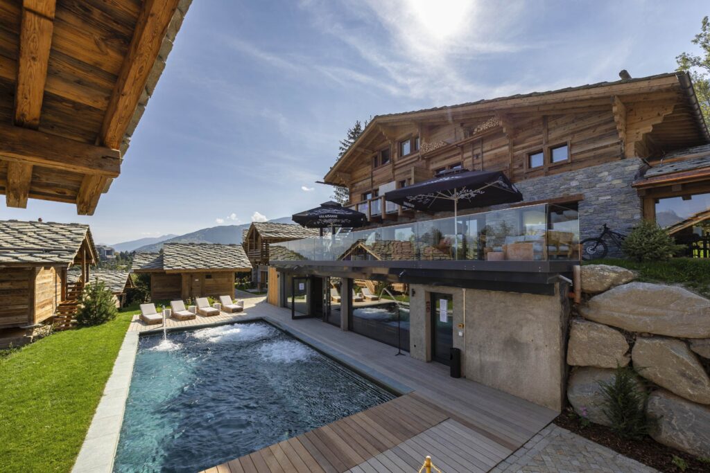 Mad Retreat Hotel 5