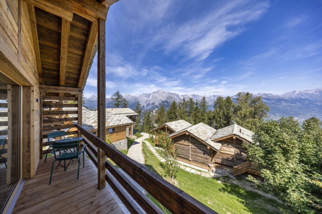 Mad Retreat Hotel 8