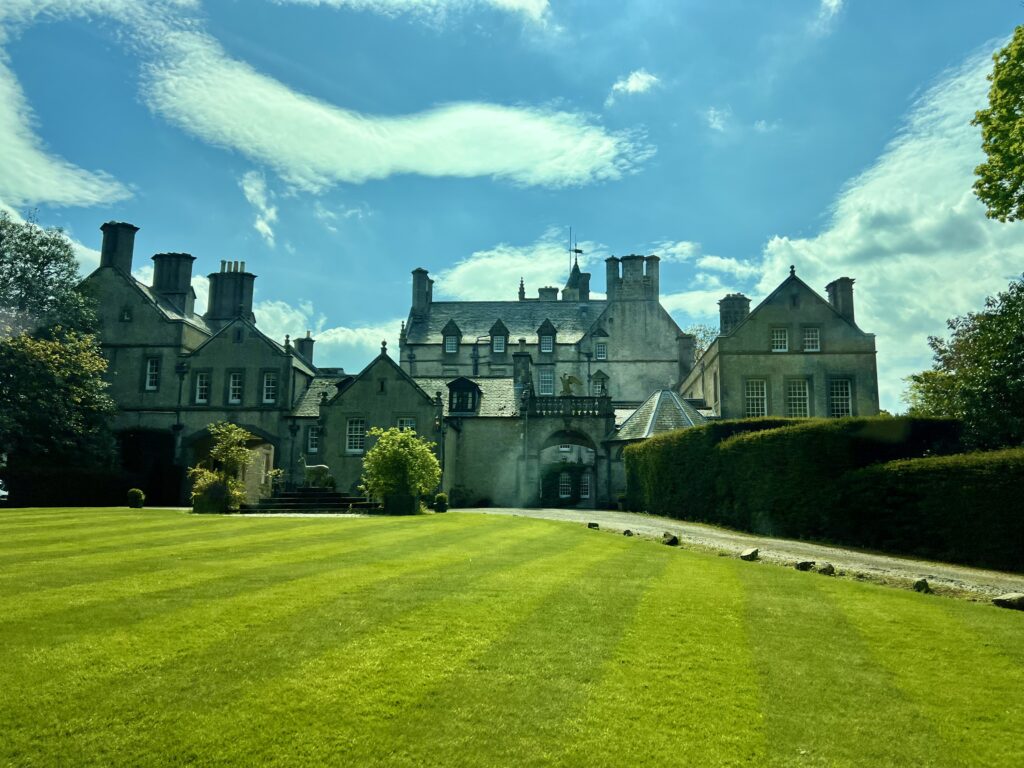Laurabella Retreats