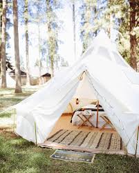 Elle Retreats